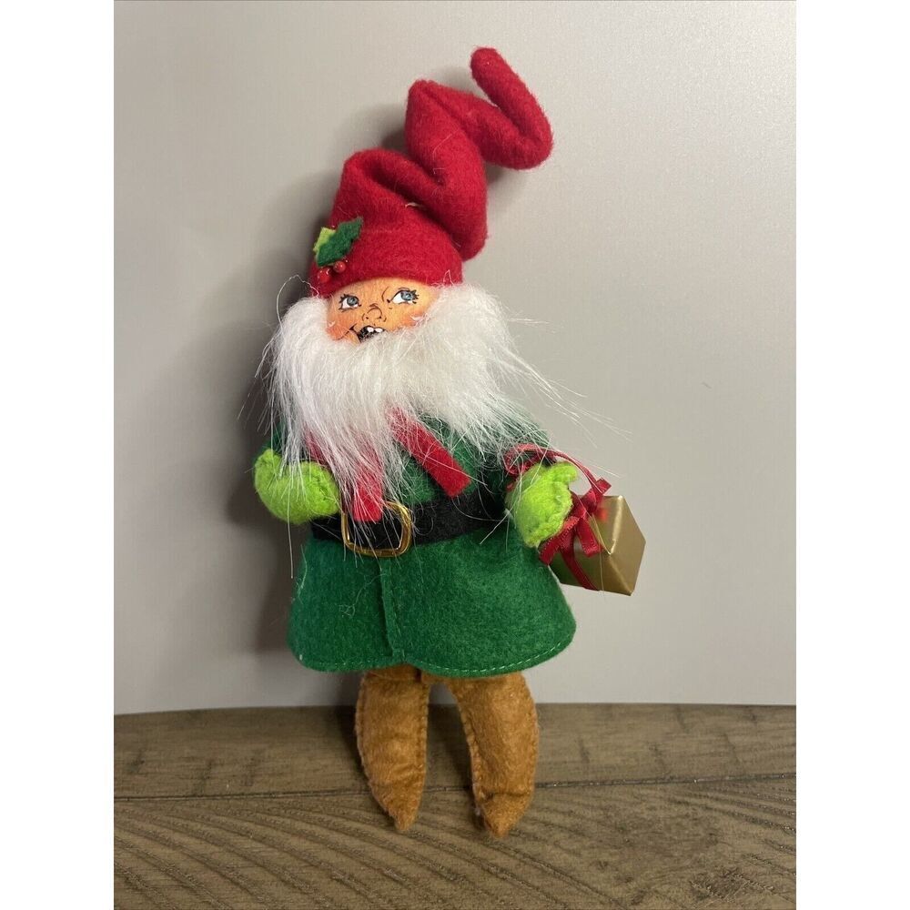 2021 Annalee Mobilitee Santa Doll Posable Wire Body Shelf Sitter Green Red 7"